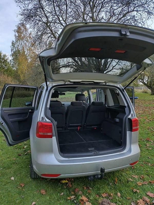 Begagnad VW Touran 140 HK (102 kW) 2014 Minibuss