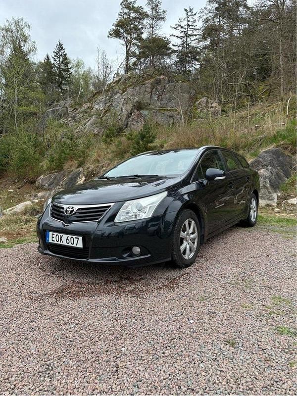 Blå Begagnad 2011 Toyota Avensis Business Edition Kombi | 44 999 kr (Superpris) - Bild 1/4