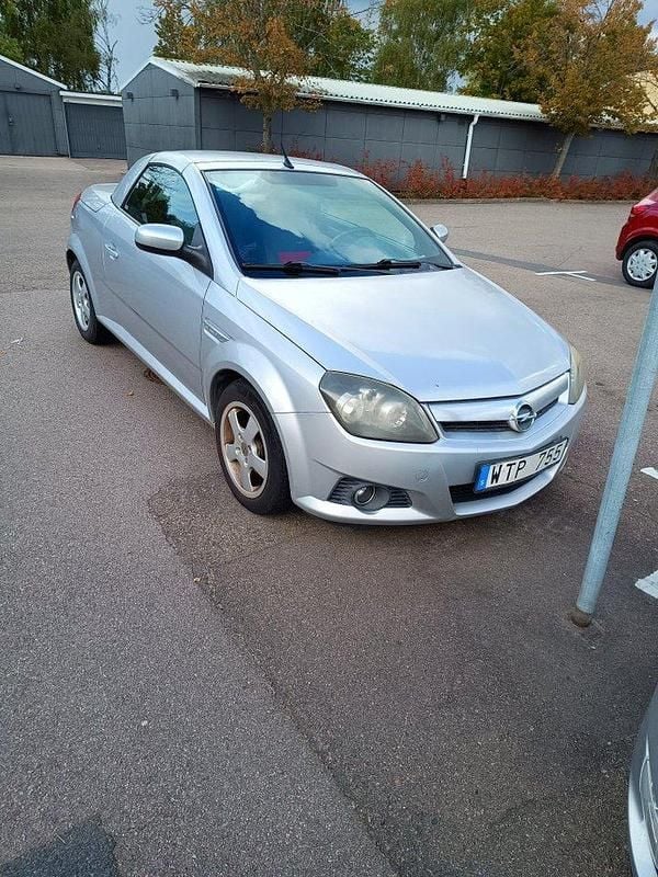 Grå Begagnad 2005 Opel Tigra Cab | 18 000 kr (Marknadspris) - Bild 1/3