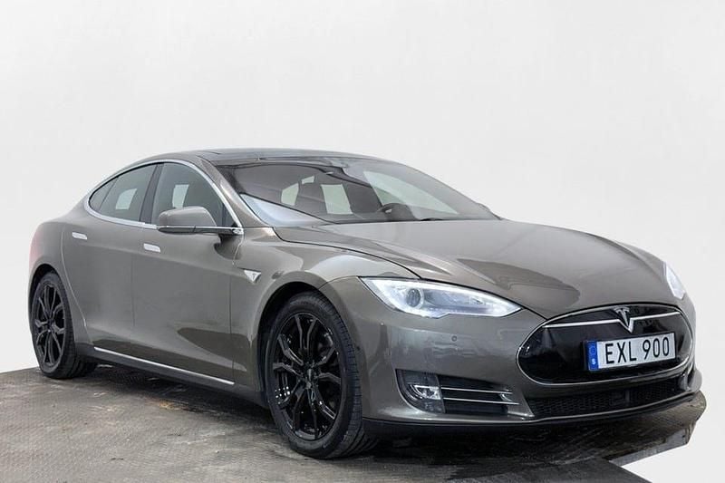 Grå Begagnad 2015 Tesla Model S Halvkombi | 248 800 kr (Marknadspris) - Bild 1/4