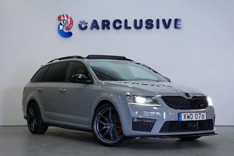 Mörkgrå Begagnad 2016 Skoda Octavia RS Kombi | 159 900 kr (Marknadspris) - Bild 1/4