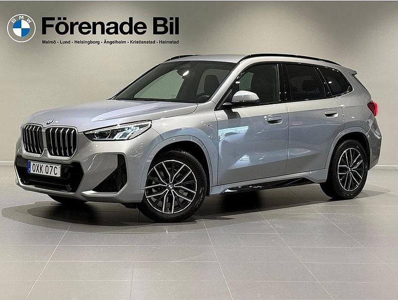 Grå Begagnad 2025 BMW X1 Comfort Edition SUV | 429 000 kr (Superpris) - Bild 1/4