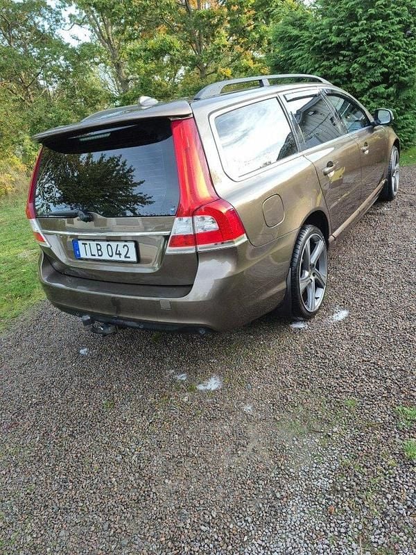 Brun Begagnad 2014 Volvo V70 Momentum Kombi | 115 000 kr (Marknadspris) - Bild 1/4