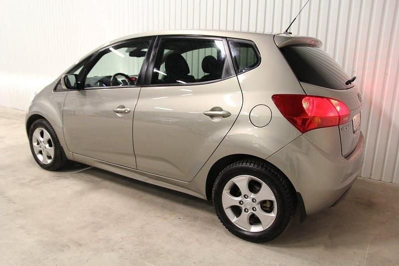 Begagnad Kia Venga Comfort 125 HK (91 kW) 2014 Grå Halvkombi