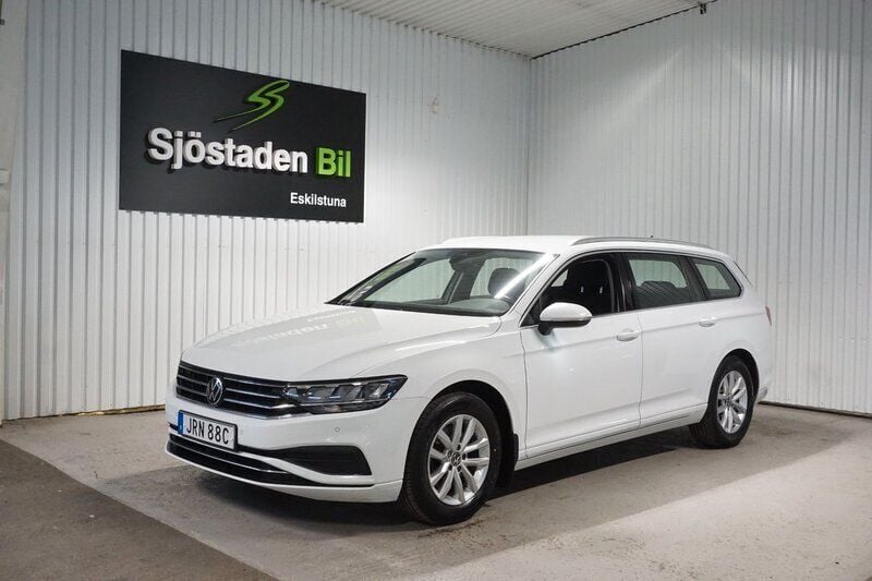 Vit Begagnad 2021 VW Passat Kombi | 244 900 kr (Bra pris) - Bild 1/4