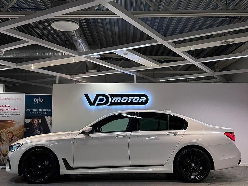 Begagnad BMW 740 Executive 320 HK (235 kW) 2016 Vit Sedan