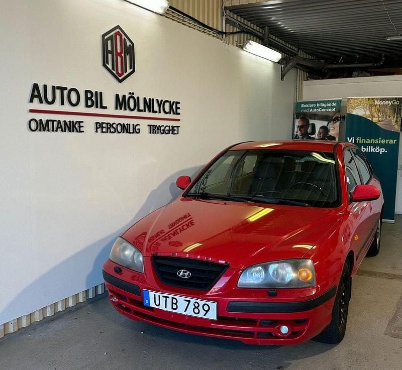 Röd Begagnad 2004 Hyundai Elantra Halvkombi | 16 900 kr - Bild 1/4
