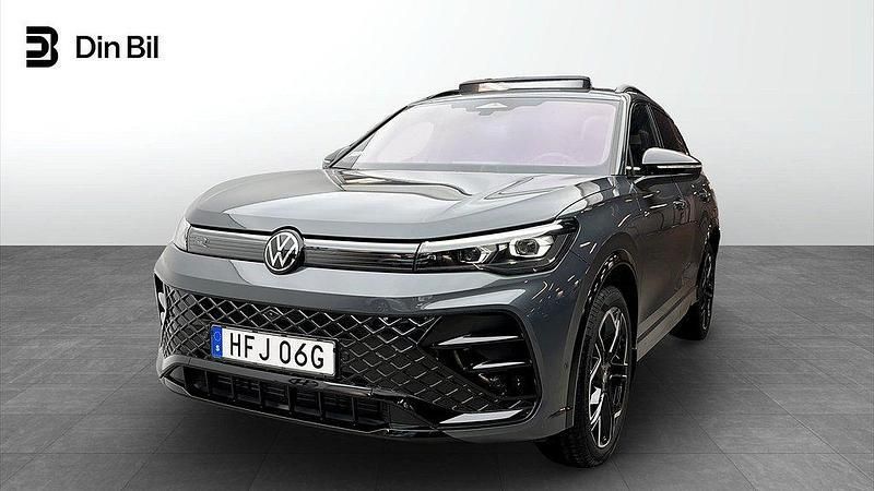 Mörkgrå Ny 2025 VW Tiguan R-line SUV | 629 900 kr (Lite dyr) - Bild 1/4