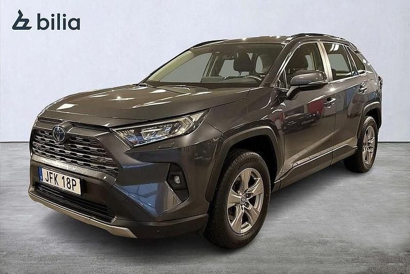 Mörkgrå Begagnad 2022 Toyota RAV4 Hybrid Active SUV | 359 900 kr (Marknadspris) - Bild 1/3
