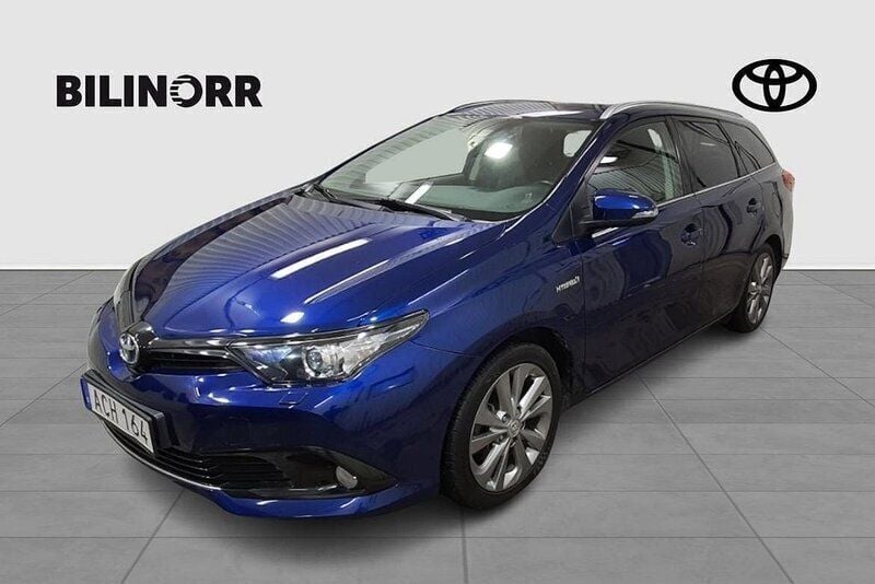 Mörkblå Begagnad 2018 Toyota Auris Touring Sports Edition Kombi | 189 900 kr (Marknadspris) - Bild 1/4