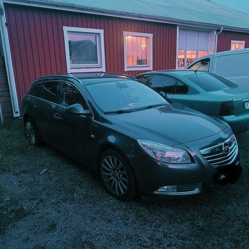 Grå Begagnad 2010 Opel Insignia Cosmo Kombi | 14 000 kr (Superpris) - Bild 1/3