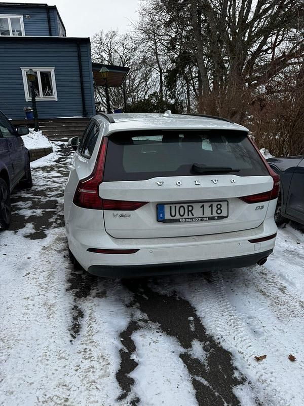 Begagnad Volvo V60 150 HK (110 kW) 2019 Vit Kombi