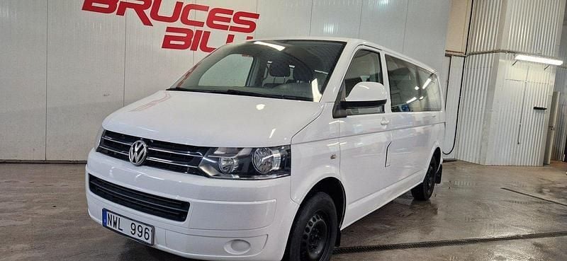 Vit Begagnad 2013 VW Caravelle Comfortline Minibuss | 147 900 kr (Marknadspris) - Bild 1/4