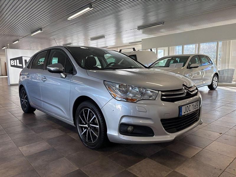 Silver Begagnad 2014 Citroën C4 Halvkombi | 68 000 kr (Marknadspris) - Bild 1/4