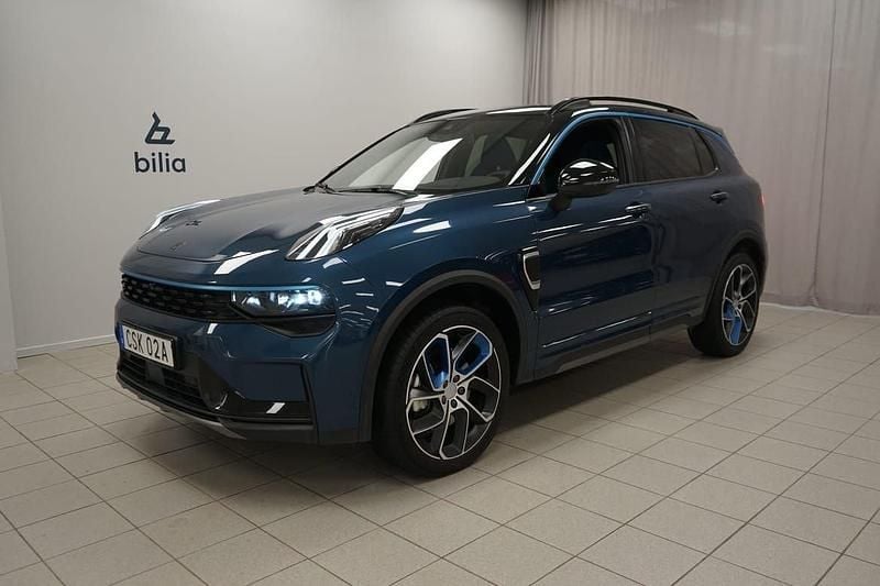 Blå Begagnad 2023 Lynk & Co 01 SUV | 299 900 kr (Marknadspris) - Bild 1/3