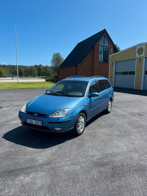 Blå Begagnad 2002 Ford Focus Ghia Kombi | 19 500 kr (Marknadspris) - Bild 1/4