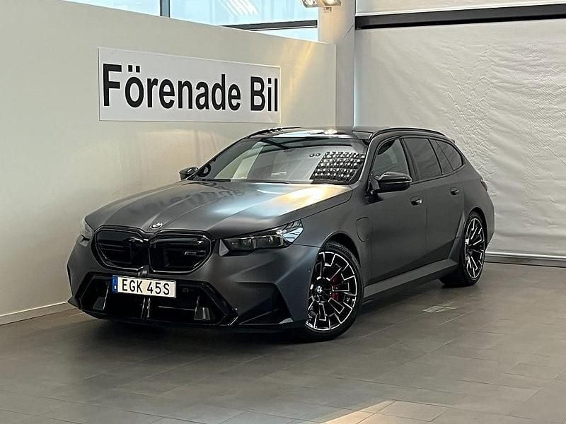 Ny BMW M5 Shadowline 30 HK (22 kW) 2026 Grå Kombi