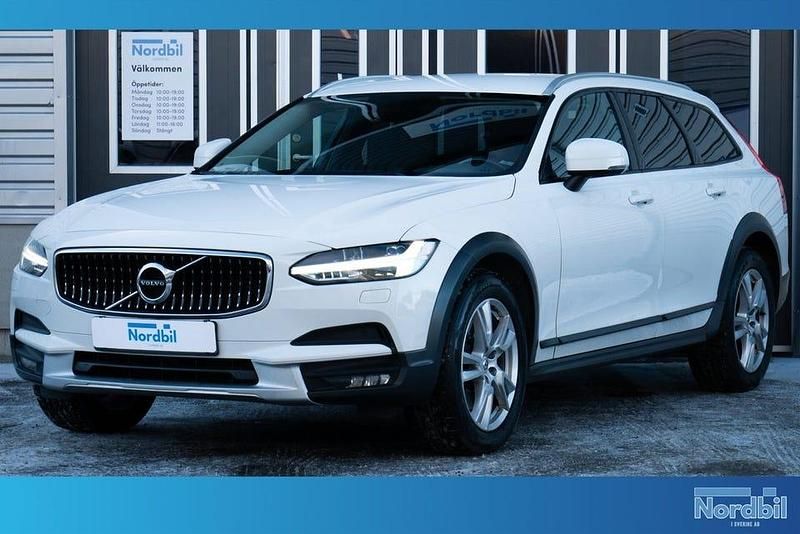 Vit Begagnad 2018 Volvo V90 CC Momentum Kombi | 209 000 kr (Marknadspris) - Bild 1/4