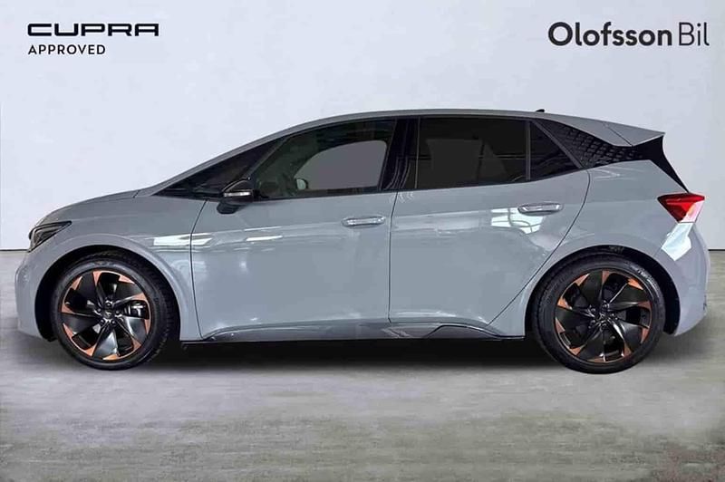 Grå Begagnad 2024 Cupra Born Halvkombi | 309 000 kr (Marknadspris) - Bild 1/1