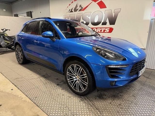 Blå Begagnad 2015 Porsche Macan S Sport SUV | 339 900 kr (Marknadspris) - Bild 1/4