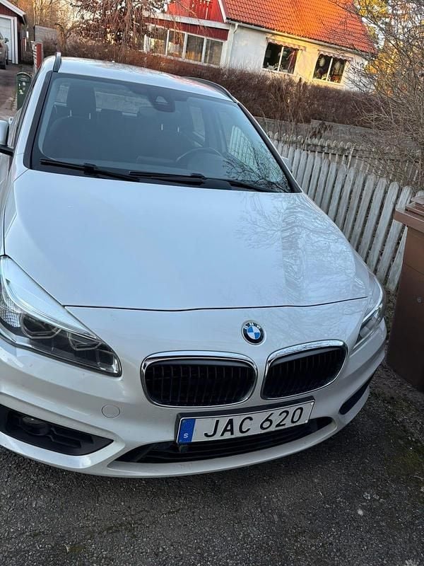 Begagnad 2016 BMW 218 Active Tourer Minibuss | 120 000 kr (Bra pris) - Bild 1/4