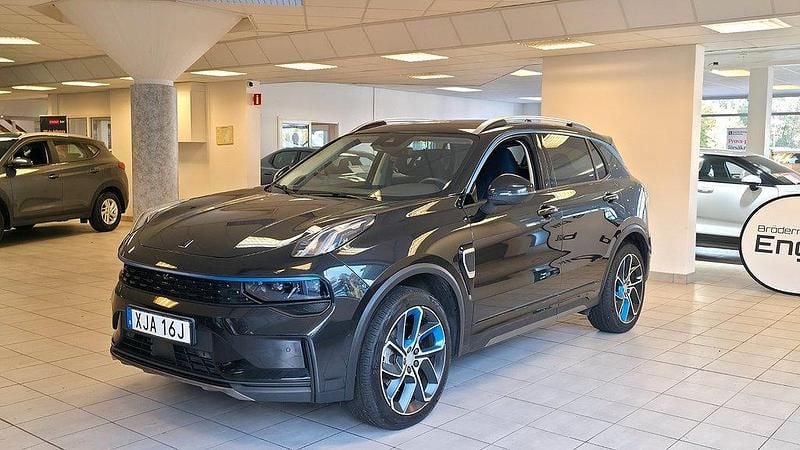 Svart Begagnad 2022 Lynk & Co 01 SUV | 289 900 kr (Marknadspris) - Bild 1/4