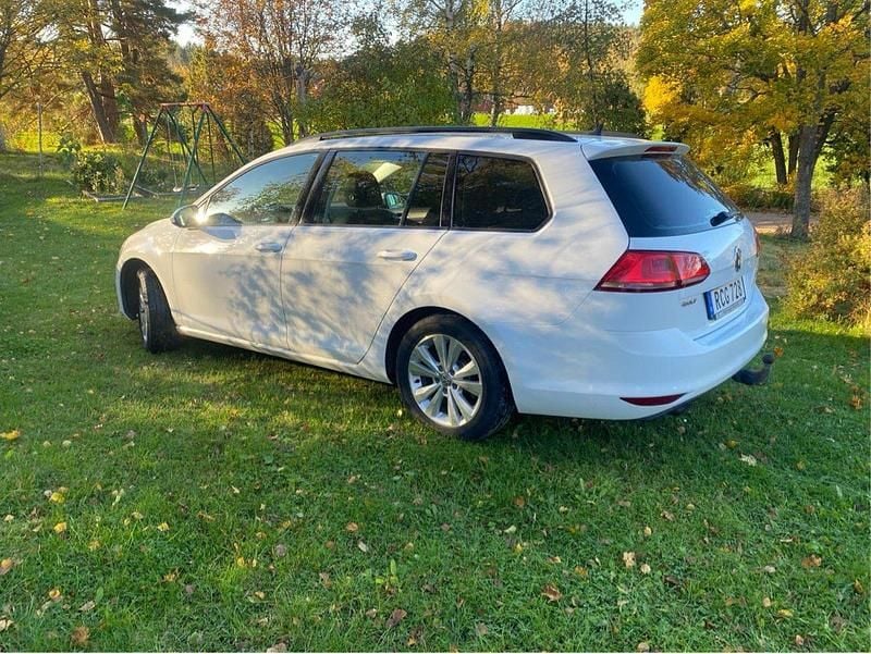 Vit Begagnad 2016 VW Golf VII Kombi | 89 000 kr (Superpris) - Bild 1/4