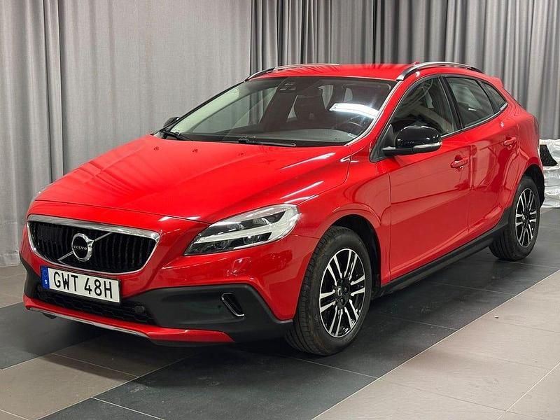 Röd Begagnad 2019 Volvo V40 CC Momentum Kombi | 209 900 kr (Marknadspris) - Bild 1/3