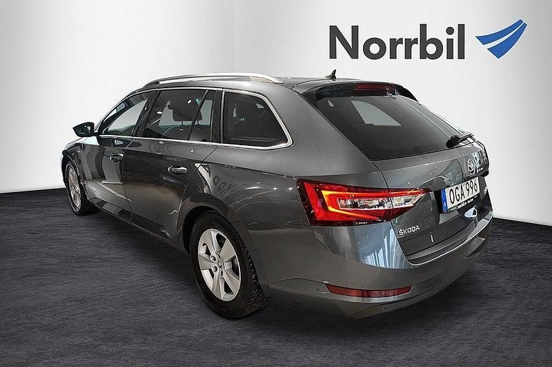 Begagnad Skoda Superb LAURIN & KLEMENT 190 HK (139 kW) 2016 Grå Kombi