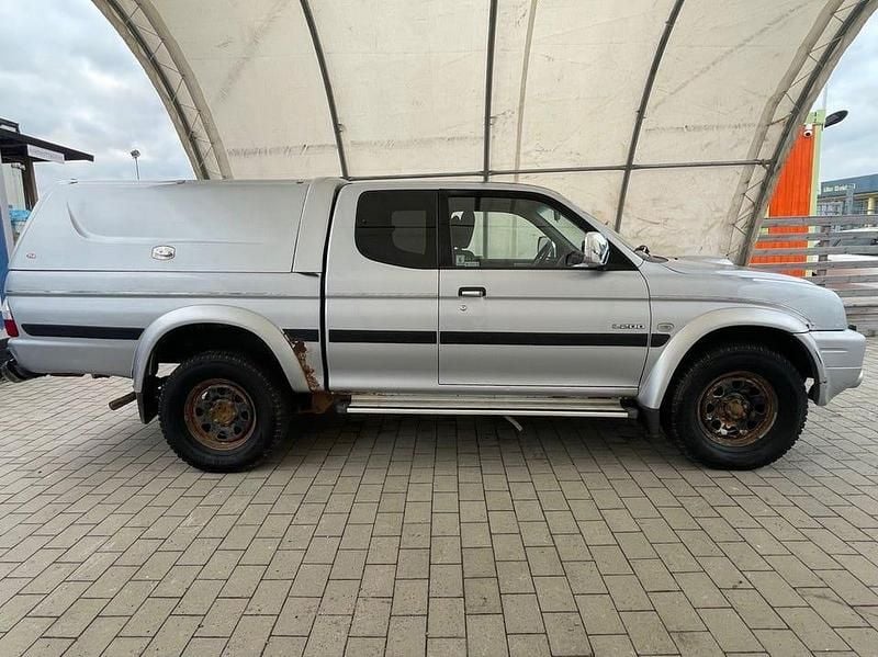 Begagnad Mitsubishi L200 116 HK (85 kW) 2005 Silver Pickup