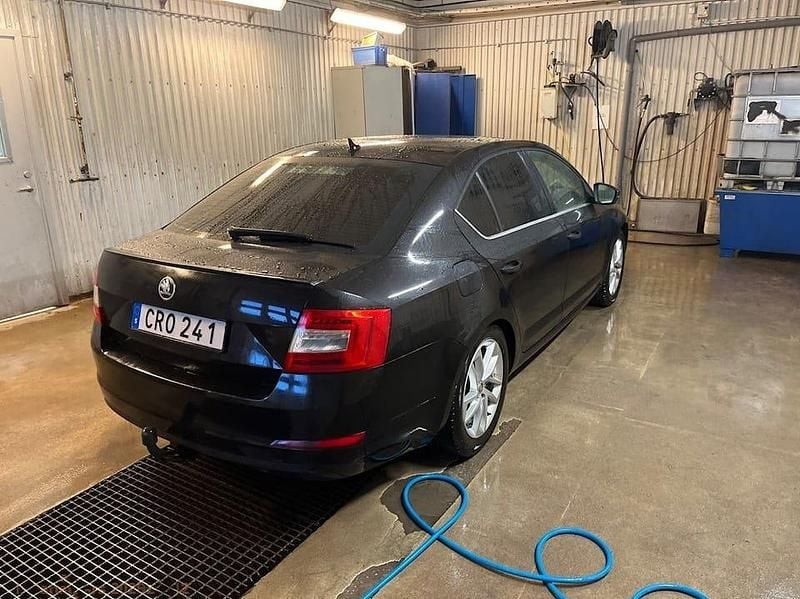 Begagnad Skoda Octavia Sport 150 HK (110 kW) 2014 Svart Halvkombi