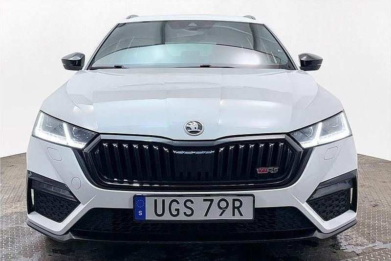 Begagnad Skoda Octavia Comfort 245 HK (180 kW) 2021 Vit Kombi