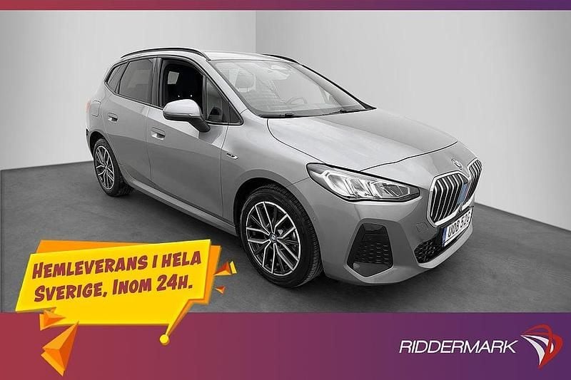 Grå Begagnad 2023 BMW 225 Active Tourer M Sport Minibuss | 339 900 kr - Bild 1/3