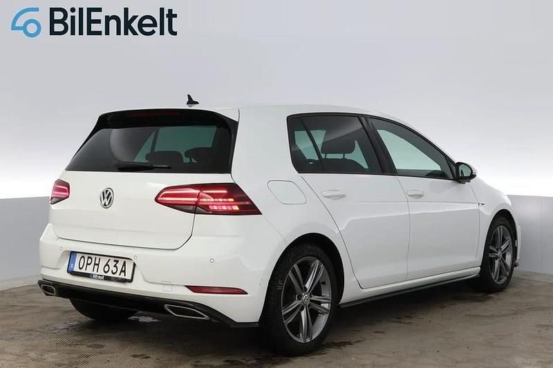 Begagnad VW Golf VII R-line 151 HK (111 kW) 2020 Vit