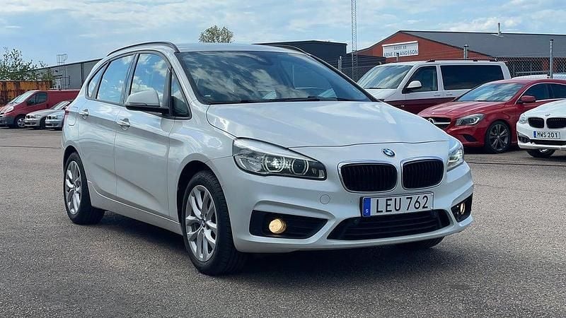 Begagnad BMW 220 Advantage 190 HK (139 kW) 2015 Vit Kombi