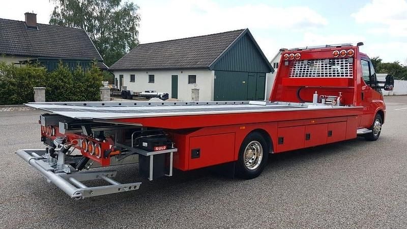 Begagnad Iveco Daily 175 HK (128 kW) 2024 Röd Pickup