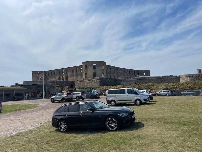 Begagnad 2017 BMW 318 Kombi | 154 900 kr (Marknadspris) - Bild 1/4