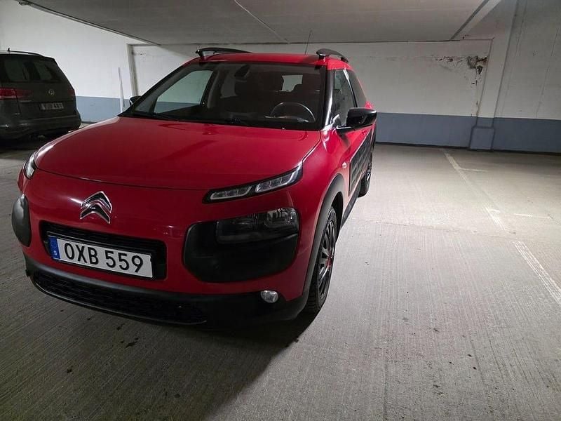 Begagnad Citroën C4 Cactus PureTech 82 HK (60 kW) 2015 Röd Halvkombi