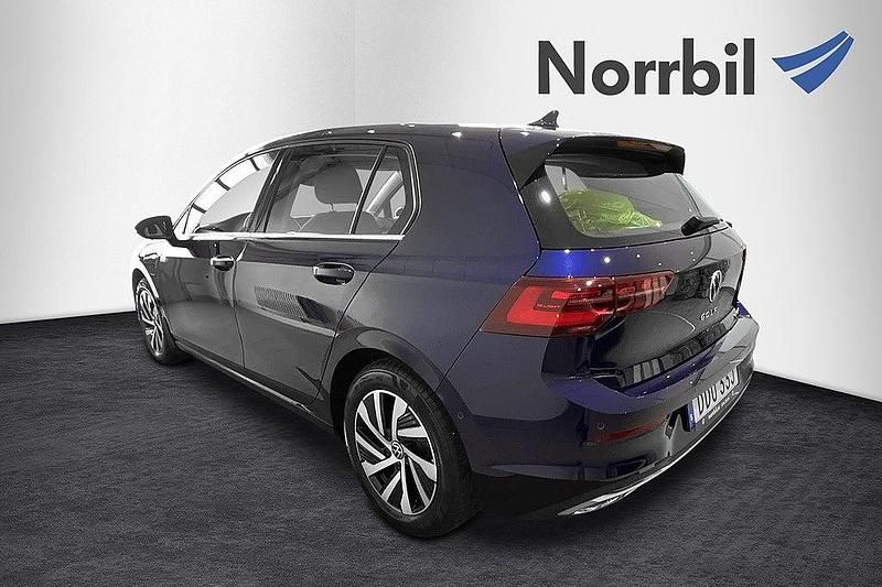 Begagnad VW Golf VIII 150 HK (110 kW) 2020 Mörkblå Halvkombi