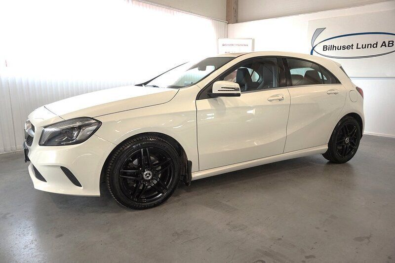 Vit Begagnad 2016 Mercedes A180 Urban Halvkombi | 154 000 kr (Marknadspris) - Bild 1/4