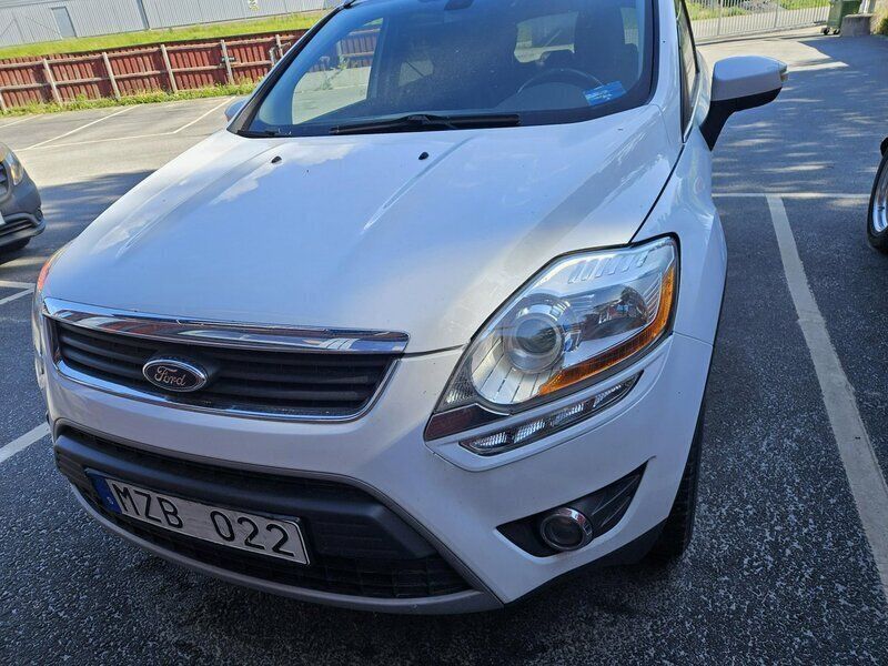 Vit Begagnad 2013 Ford Kuga Titanium SUV | 60 000 kr - Bild 1/4