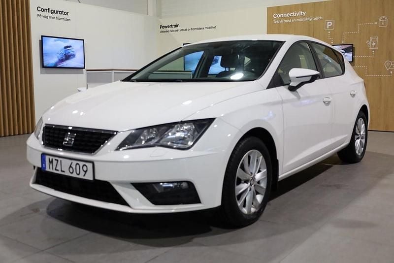 Vit Begagnad 2017 Seat Leon Style Halvkombi | 89 900 kr (Marknadspris) - Bild 1/3