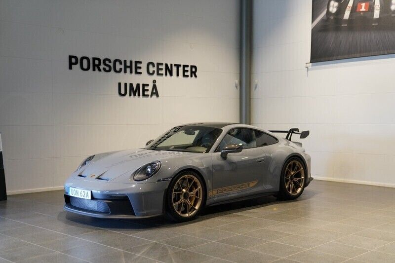Grå (grey) Begagnad 2023 Porsche 911 GT3 Sportkupé | 2 325 000 kr (Lite dyr) - Bild 1/4
