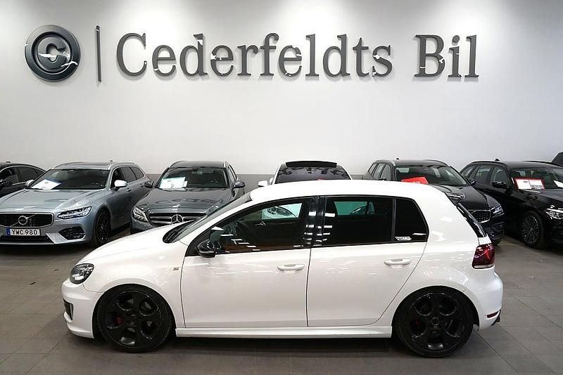 Vit Begagnad 2011 VW Golf VII Edition Halvkombi | 129 900 kr (Marknadspris) - Bild 1/4
