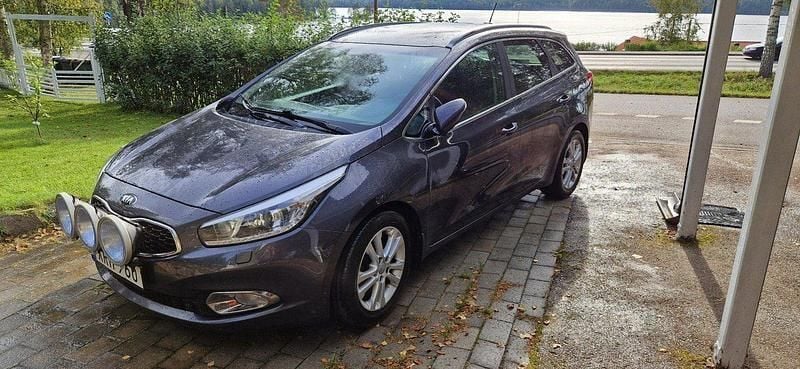 Grå Begagnad 2015 Kia Ceed Sportswagon Comfort Kombi | 65 000 kr (Bra pris) - Bild 1/4