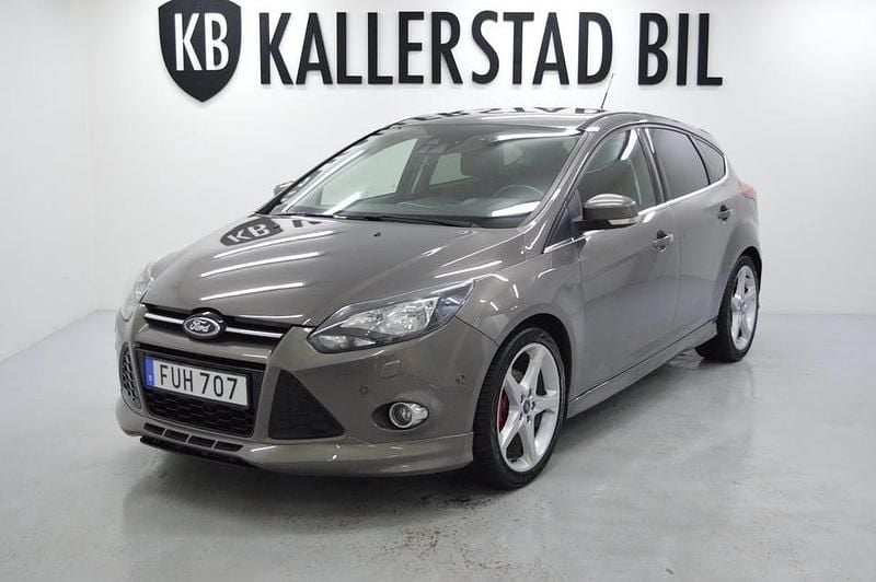 Begagnad Ford Focus Sport 125 HK (91 kW) 2013 Brun Halvkombi