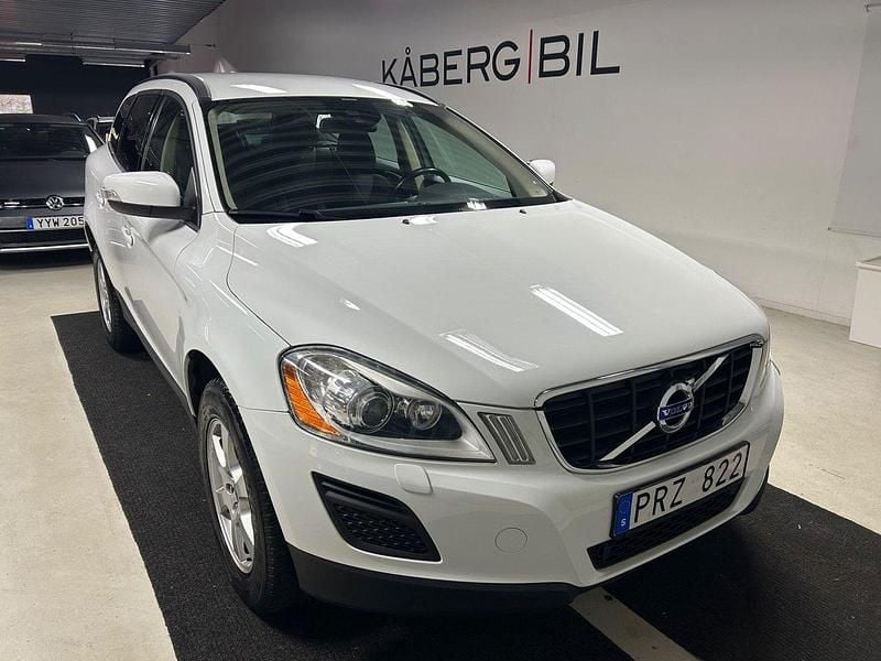 Vit Begagnad 2012 Volvo XC60 Momentum SUV | 139 900 kr (Bra pris) - Bild 1/4