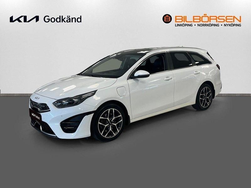 Vit Begagnad 2022 Kia Ceed Sportswagon 2 Kombi | 279 900 kr (Lite dyr) - Bild 1/4