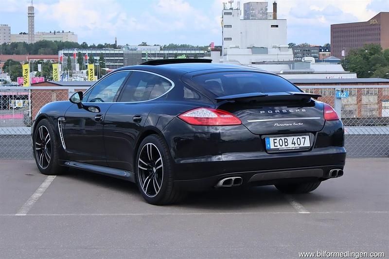 Begagnad Porsche Panamera Turbo 501 HK (368 kW) 2012 Svart Sedan