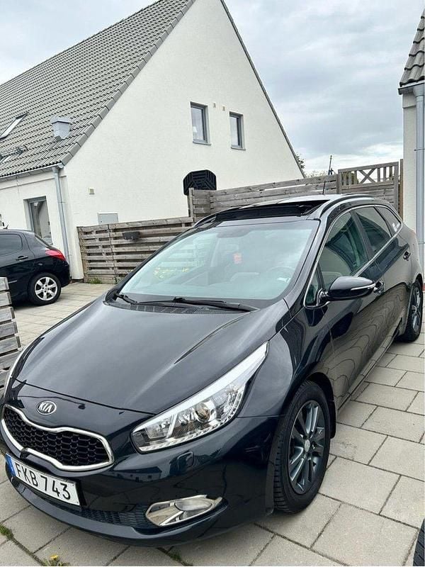 Svart Begagnad 2014 Kia Ceed Sportswagon Comfort Kombi | 124 900 kr (Lite dyr) - Bild 1/4